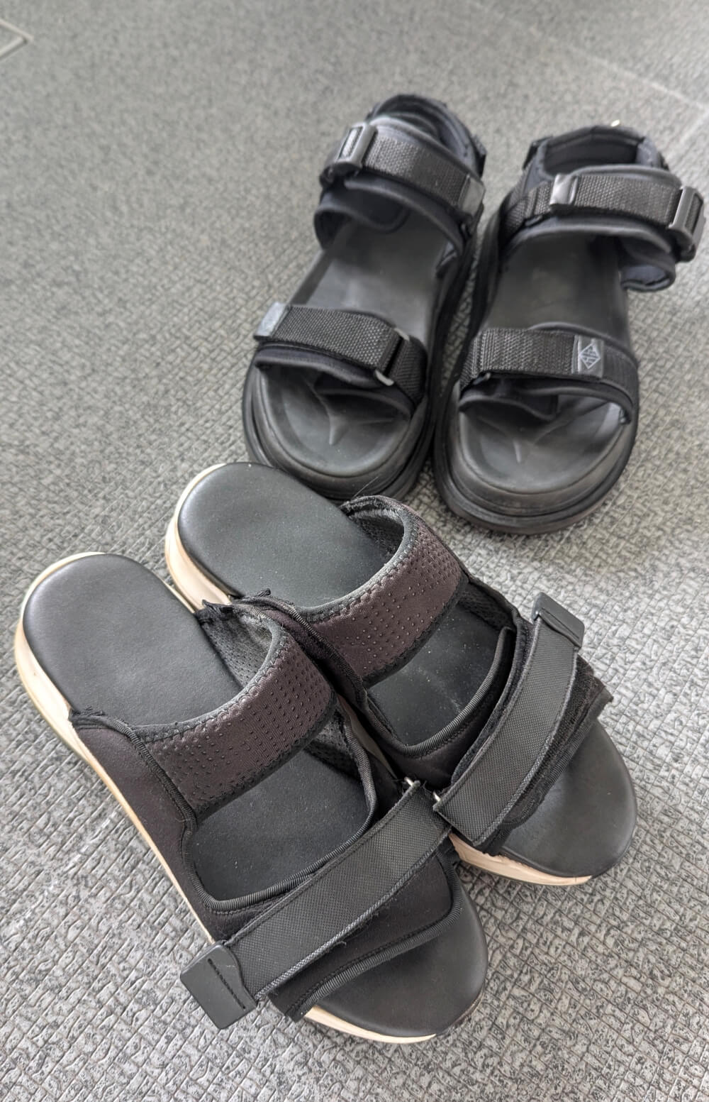エイケーエム・ダブルエイチ・サンダル