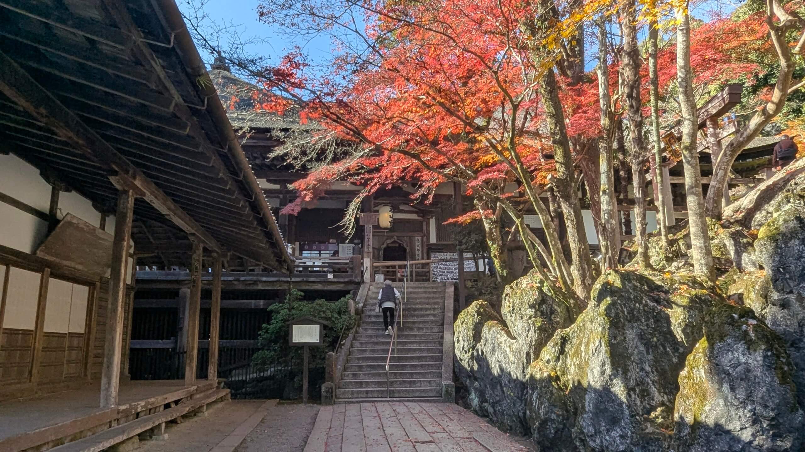大津・石山寺本堂