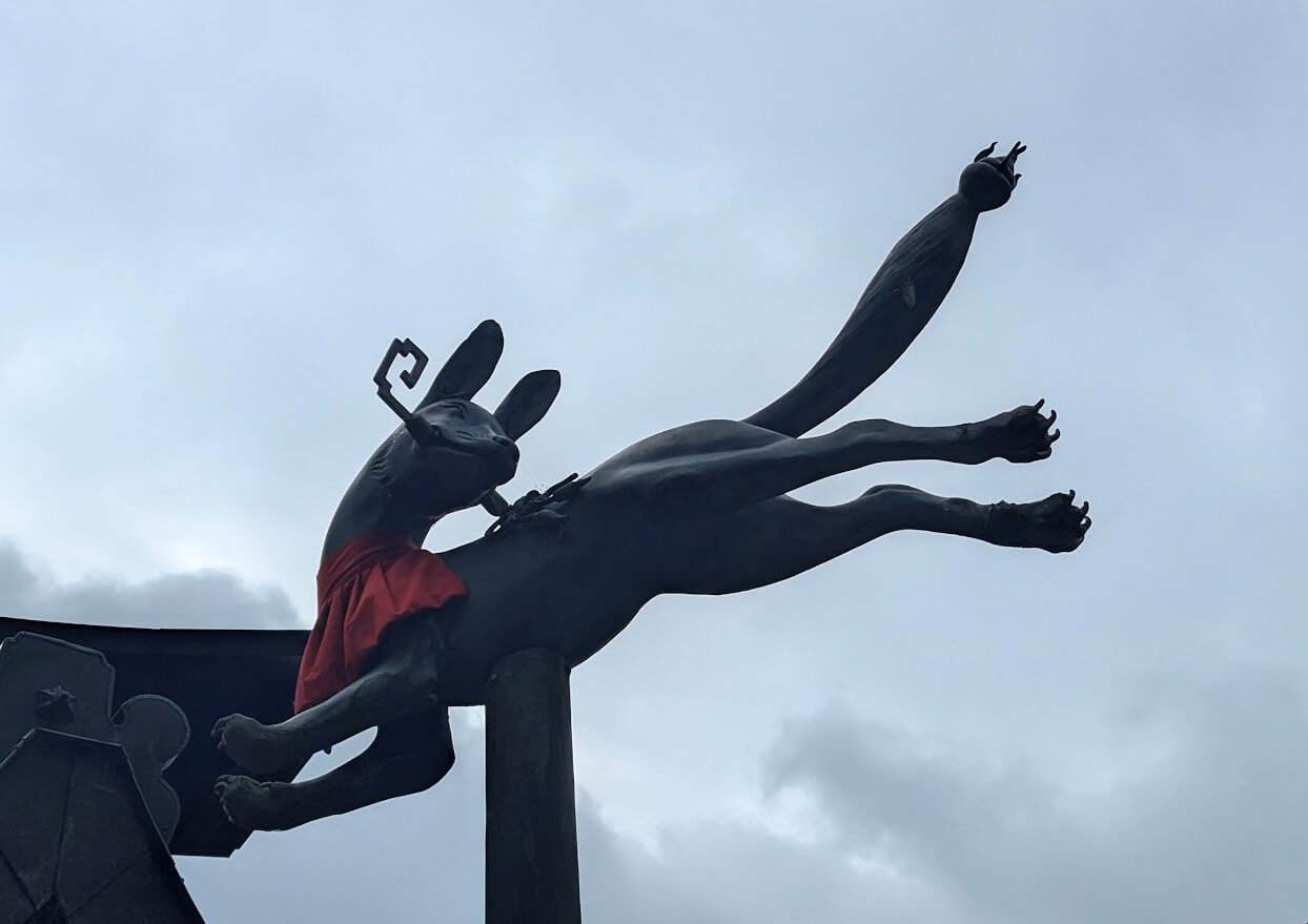 伏見稲荷大社・白狐