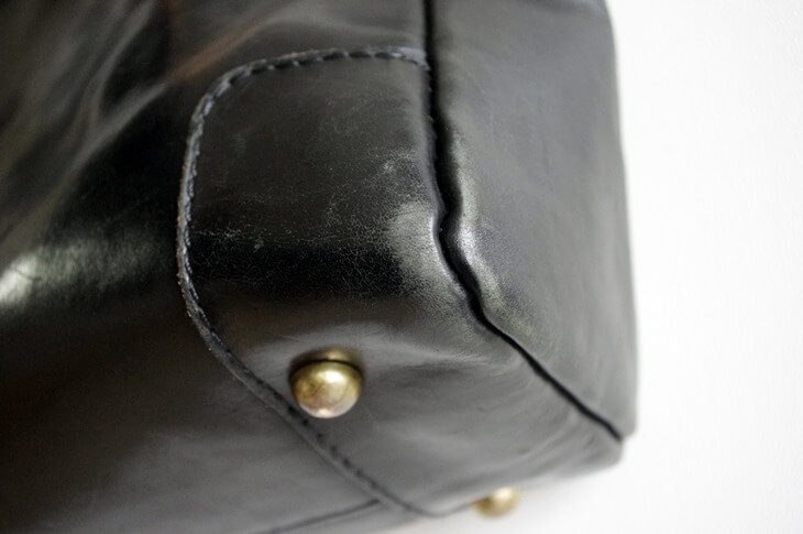 レザーバッグやレザーソファーの補色にはサフィールの皮革用染料が最強デス。  Heritager.com