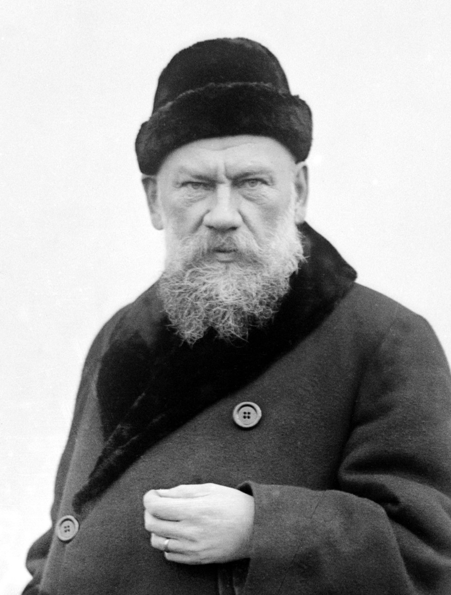 レフ・ニコラエヴィチ・トルストイ　Count_Tolstoy,_with_hat