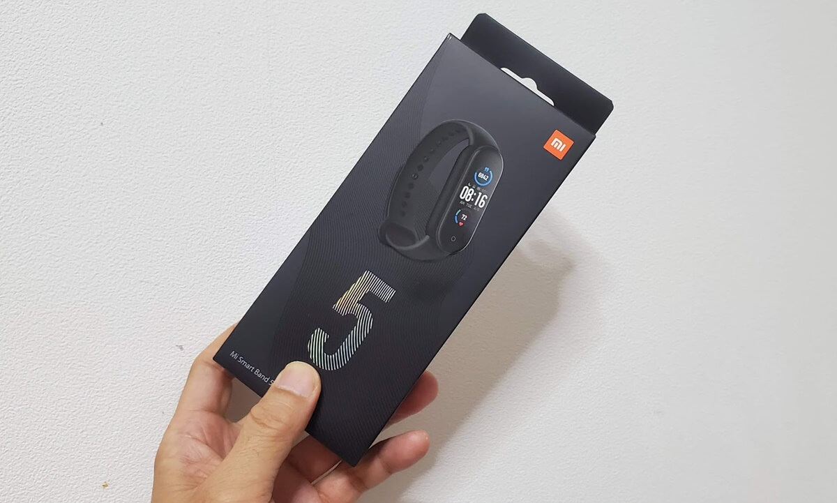 Xiaomi Mi スマートバンド5 日本版 bluetooth5.0 【日本正規代理店品】mi band 5 日本語生理周期予測 健康管理 11スポーツモード追加 24時間心拍測定睡眠管理消費カロリー計 画面明るさ調整 着信通知 50M防水 ブラック