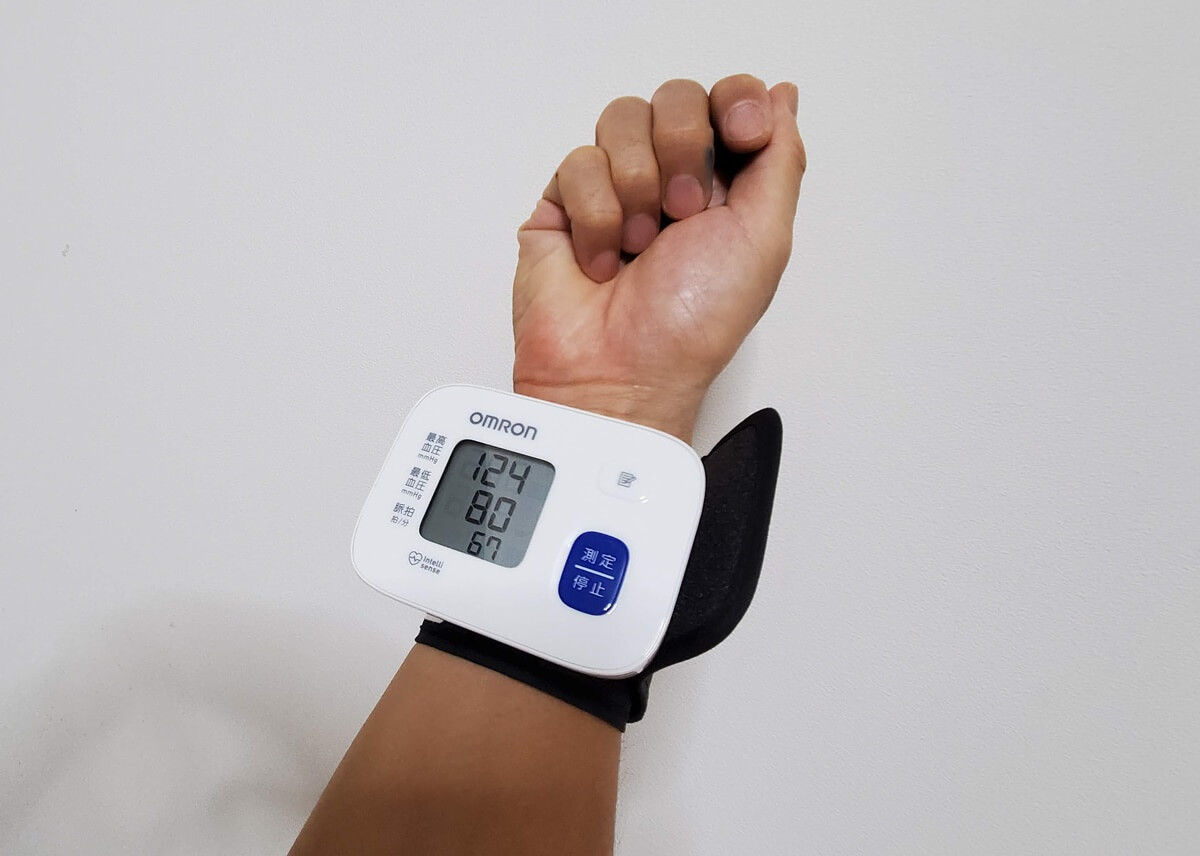 オムロン 手首式血圧計 HEM-6161 ホワイト