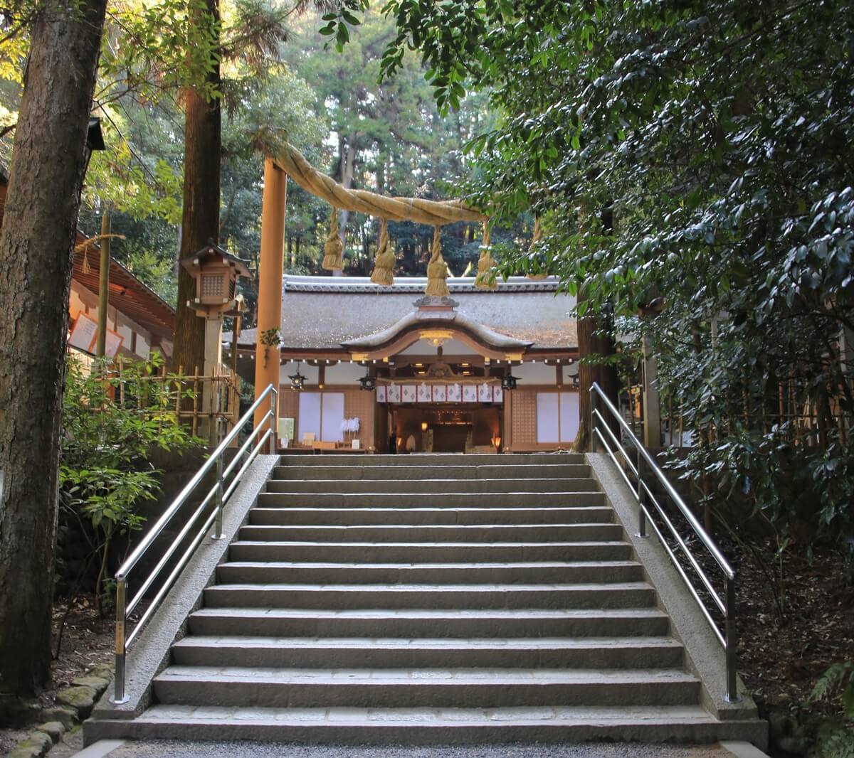 狭井神社 (さいじんじゃ)