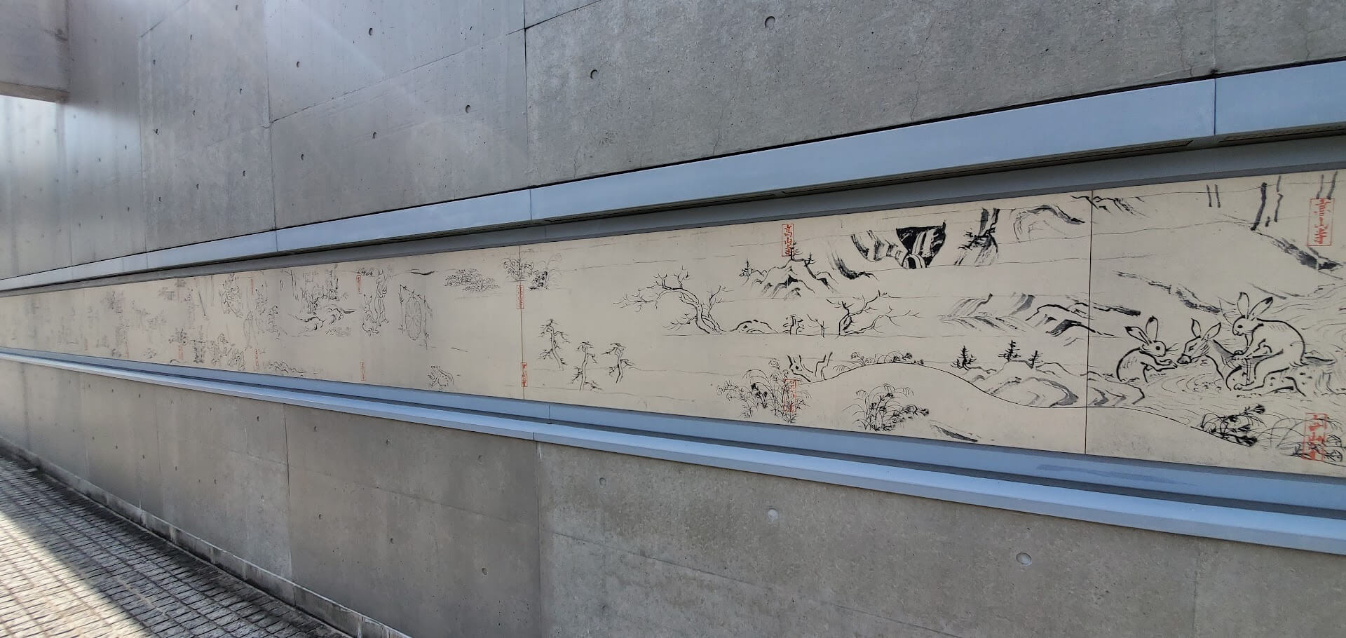 京都府立陶板名画の庭　鳥羽僧正作「鳥獣人物戯画」