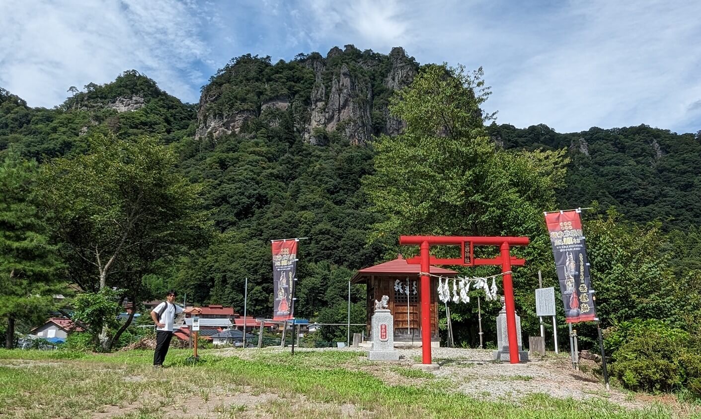 岩櫃山　密岩神社