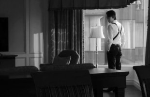 鷲津政彦のホルスターサスペンダーを直視せよ。